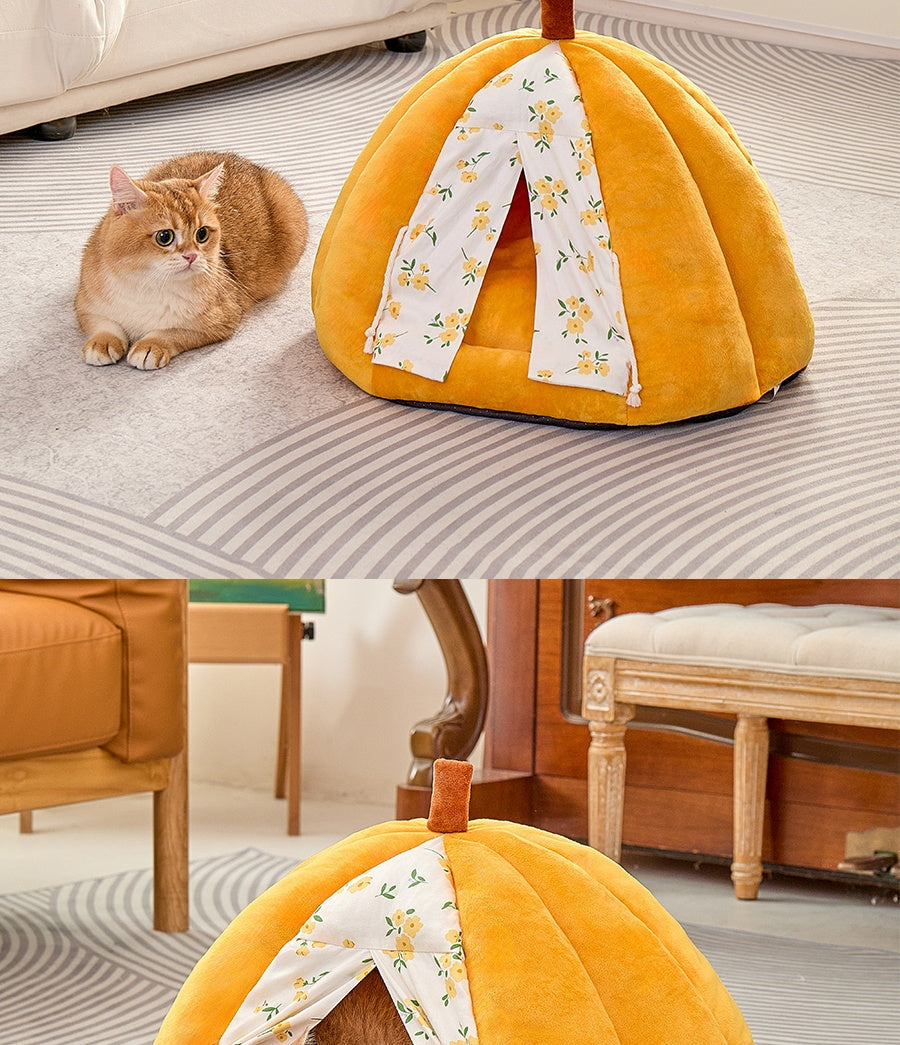 Pumpkin-shaped Cat Bed