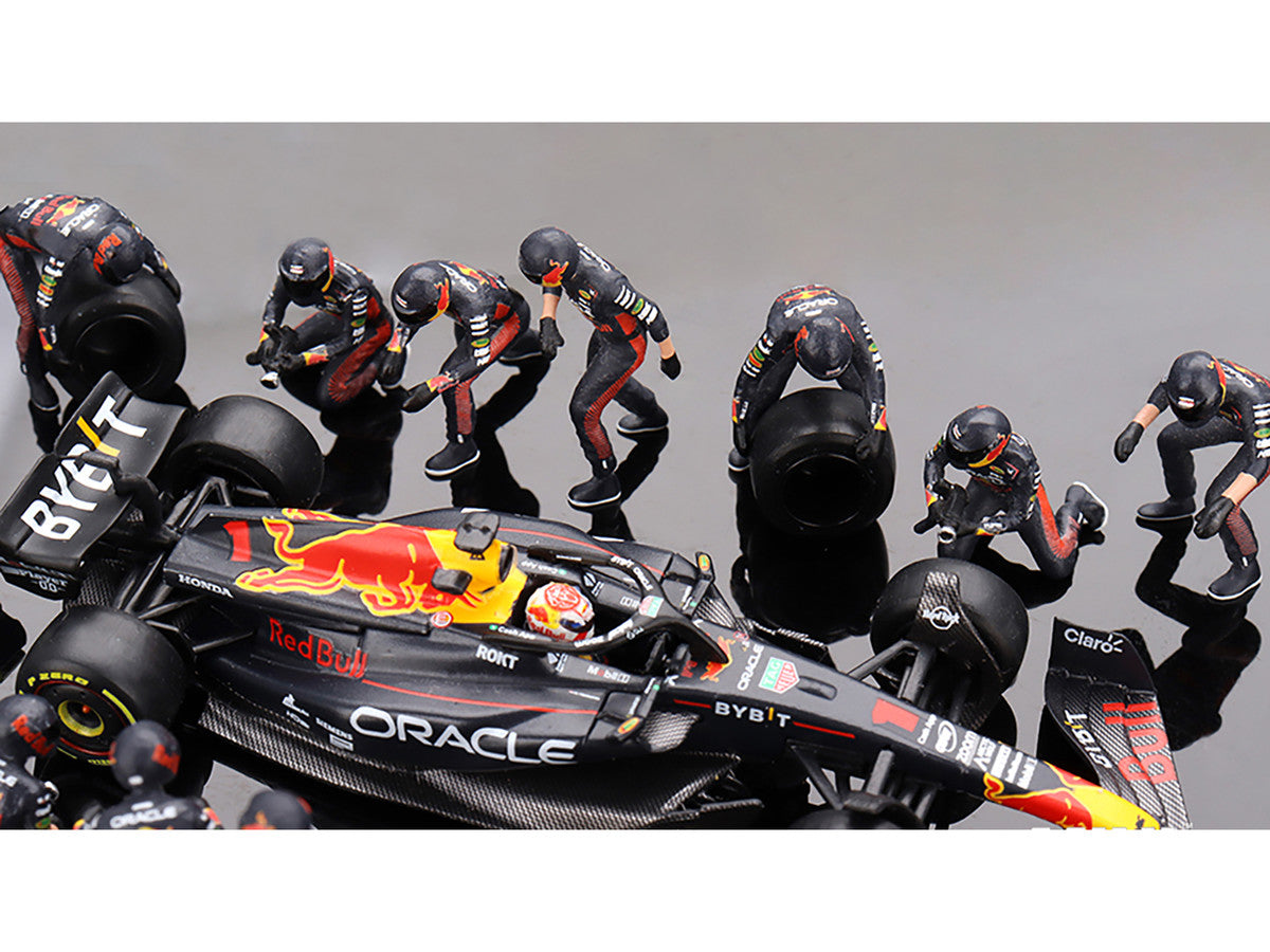 Red Bull RB19 #1 Max Verstappen Winner Formula One F1 "Japanese GP" (2023) with Red Bull Pit Crew Set of 21 pieces Limited Edition to 5000 pieces Worldwide 1/64 Diecast Model Car by Mini GT