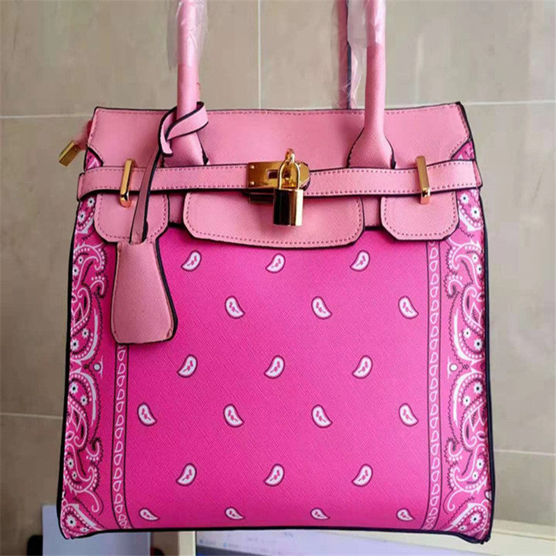 Chic & Sophisticated Shoulder Bag – Minimalist Elegance for Modern Women