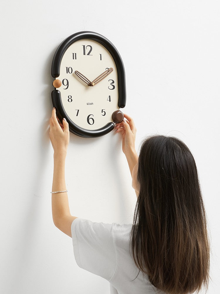 Creative Simple Living Room Punch-free Wall Clock