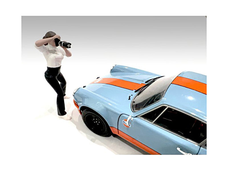 "Photographers" Figure #2 for 1/18 Scale Models by American Diorama
