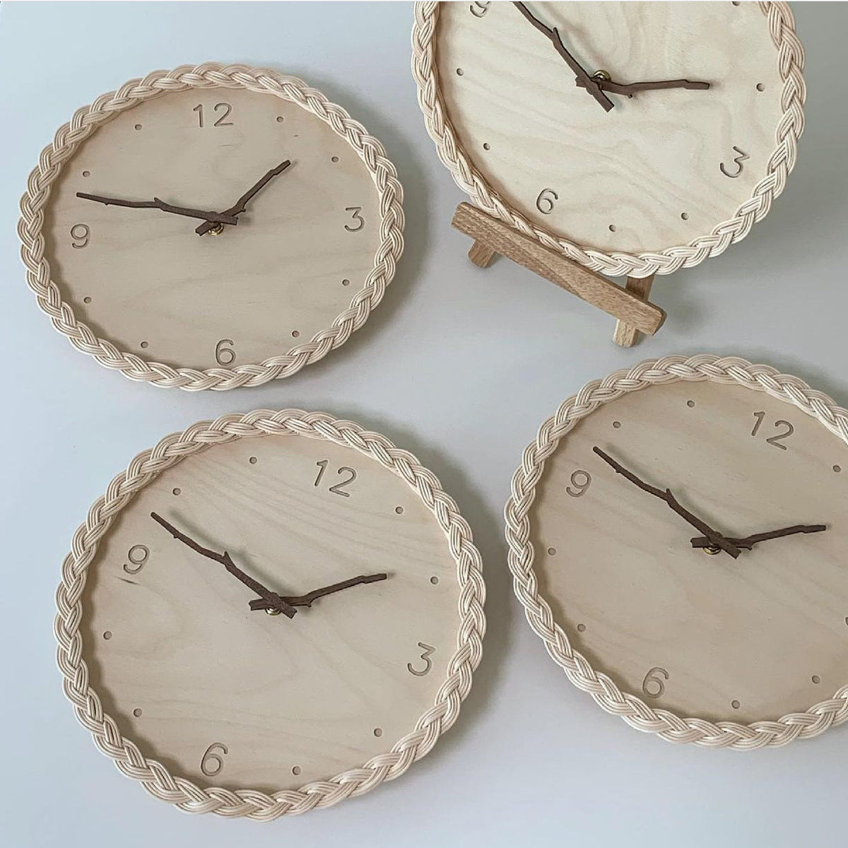 Japanese Fashion Rattan Creative Round Digital Silent Clock Wall Clock