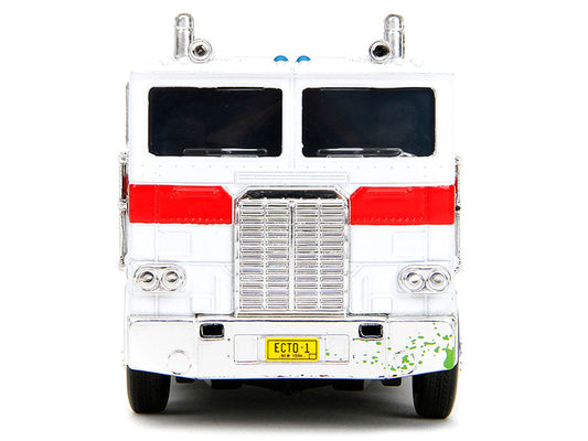 G1 Autobot Optimus Prime Truck White with Robot on Chassis from "Transformers" TV Series - "Ghostbusters" (1984) Movie Crossover "Hollywood Rides" Series Diecast Model by Jada