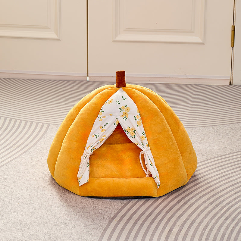 Pumpkin-shaped Cat Bed