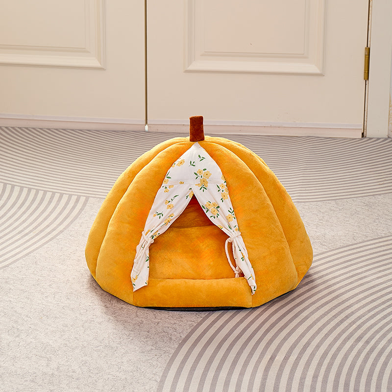 Pumpkin-shaped Cat Bed