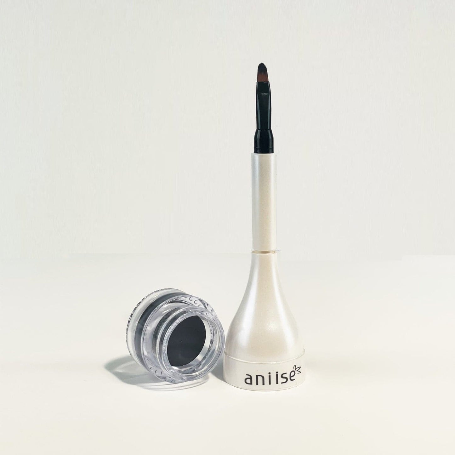 Gel Eyeliner with Built-in Brush