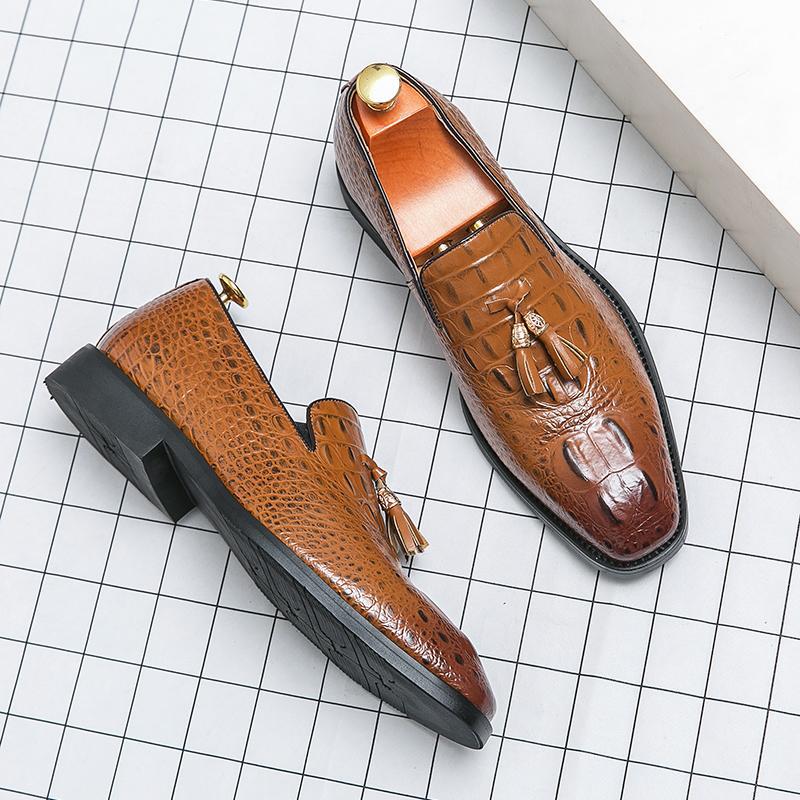 Mens Korean-style Crocodile-pattern Embossed Tassel Leather Shoes