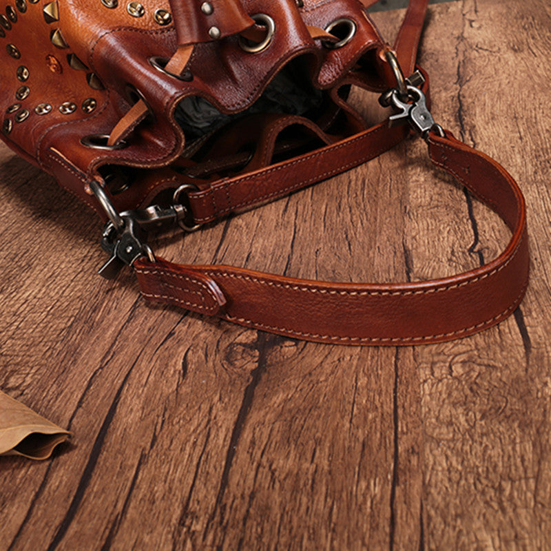 Vintage Rivet-Embellished Leather Bucket Bag - First Layer Cowhide Drawstring Purse in Mocha Plum (24x21x21cm)