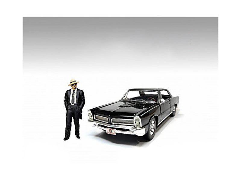 "Hanging Out 3" Figure #5 for 1/24 Scale Models by American Diorama