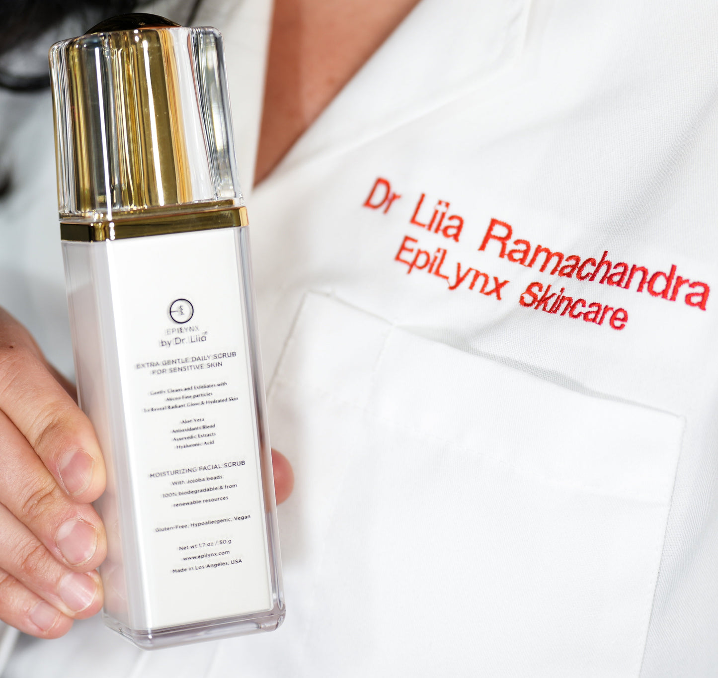 Gentle Daily Face Scrub Cleanser – Exfoliating, Hydrating & Allergen-Free Wash for Sensitive Skin