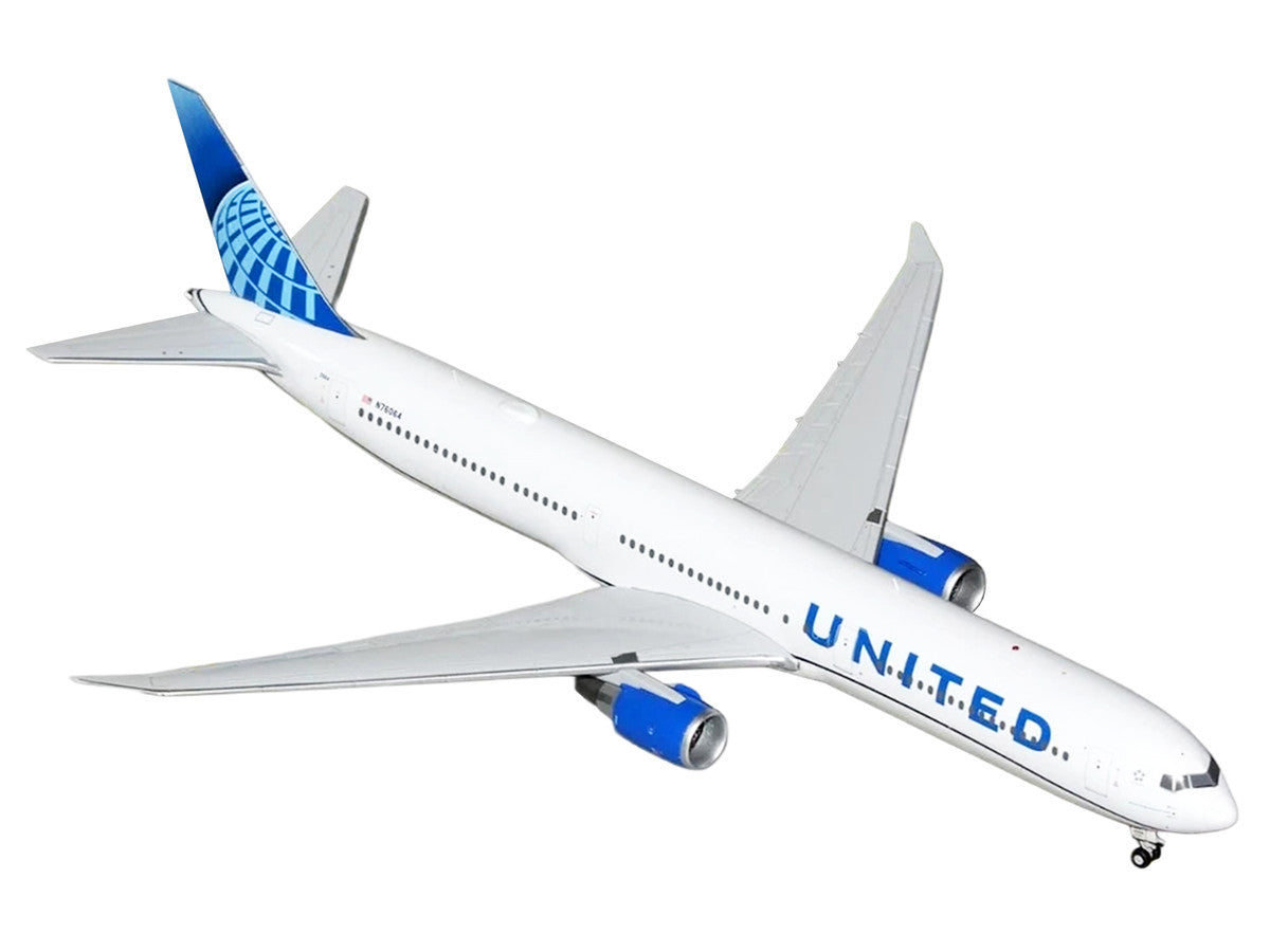 Boeing 767-400 Commercial Aircraft "United Airlines" (N76064) White with Blue Tail Graphics "Gemini 200" Series 1/200 Diecast Model Airplane by GeminiJets