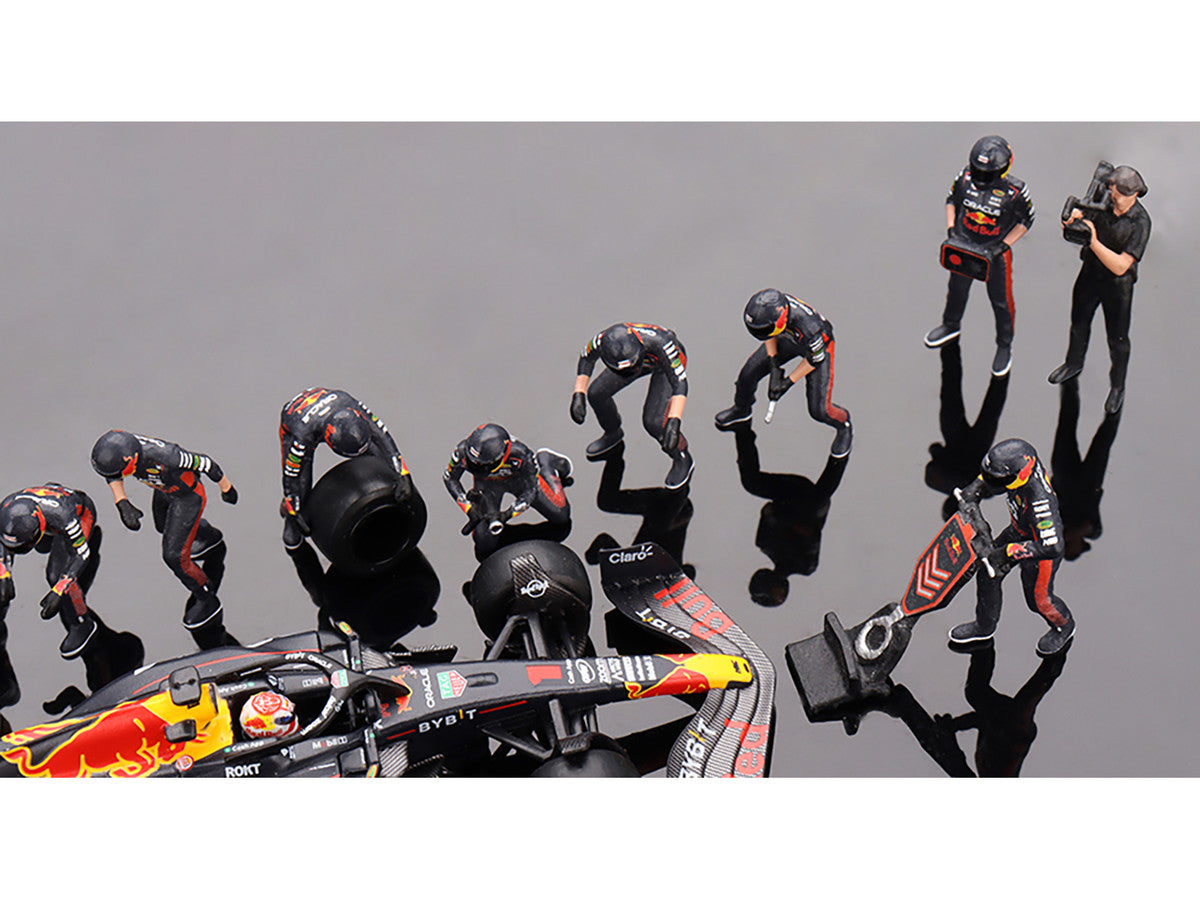 Red Bull RB19 #1 Max Verstappen Winner Formula One F1 "Japanese GP" (2023) with Red Bull Pit Crew Set of 21 pieces Limited Edition to 5000 pieces Worldwide 1/64 Diecast Model Car by Mini GT