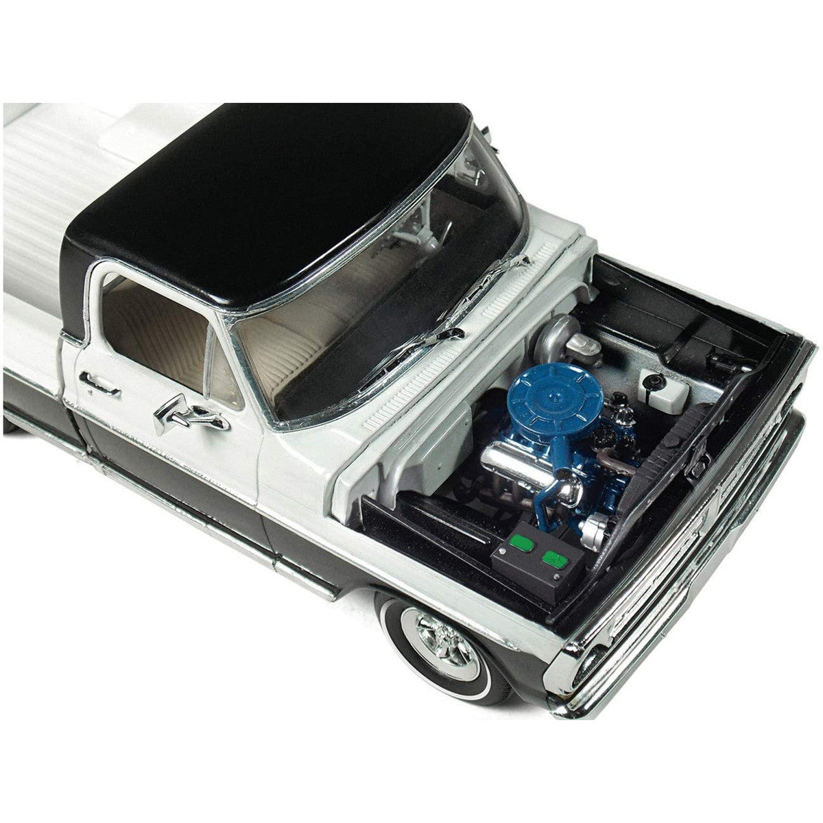 Skill 3 Model Kit 1972 Ford Sport Custom Pickup Truck 1/25 Scale Model by Moebius