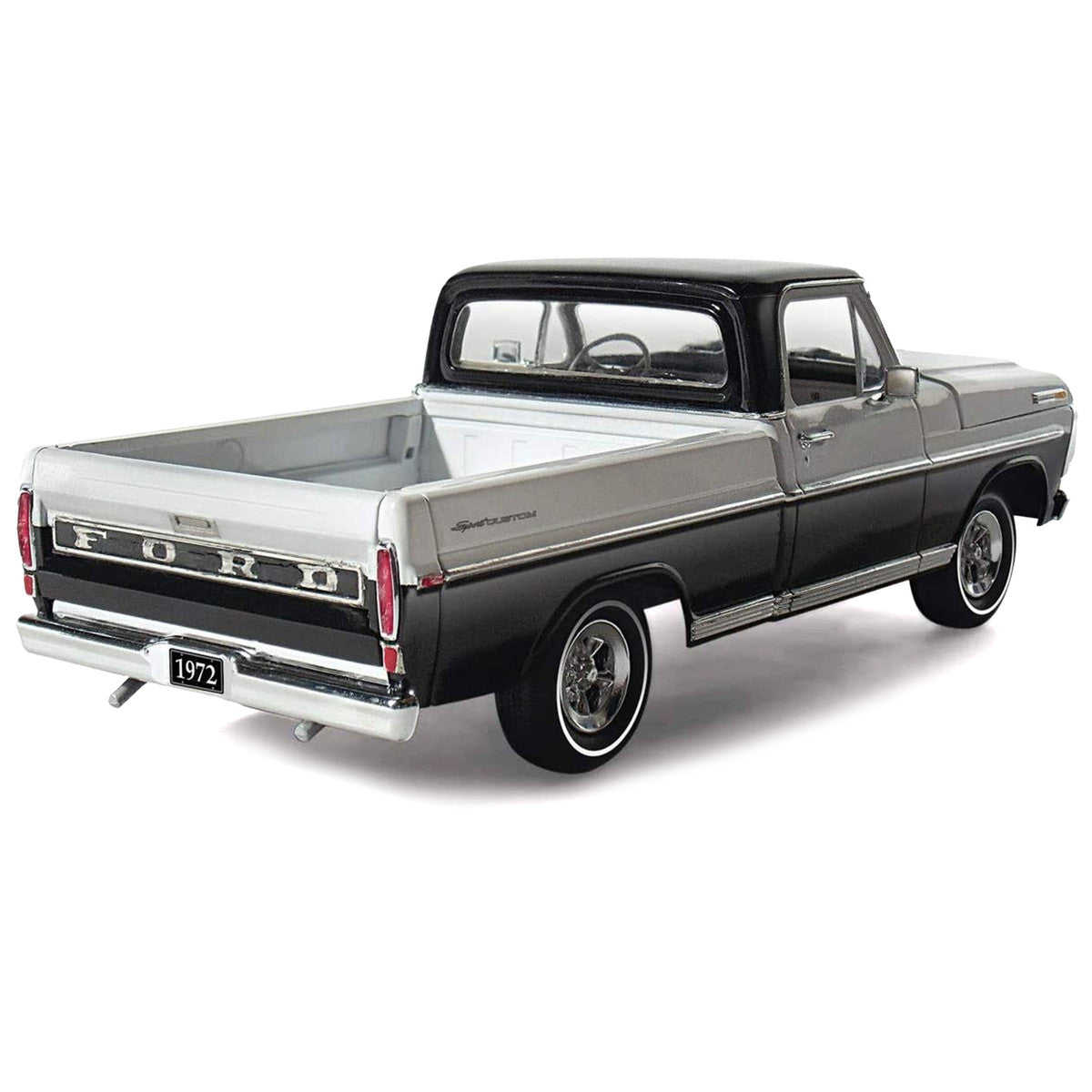 Skill 3 Model Kit 1972 Ford Sport Custom Pickup Truck 1/25 Scale Model by Moebius