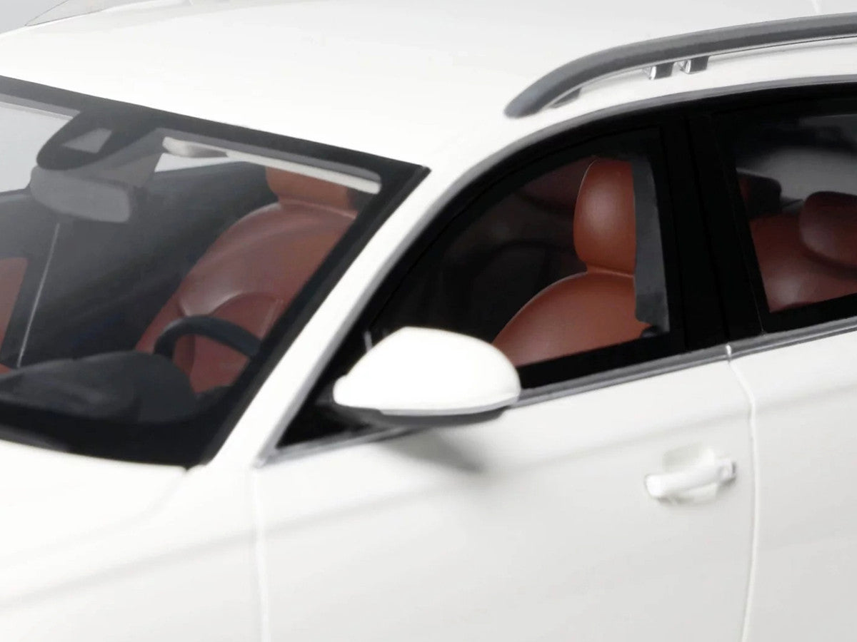 2015 Audi C7 All Road Ibis White 1/18 Model Car by Otto Mobile