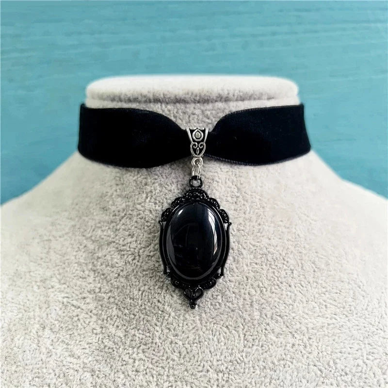 Gothic Vampire Cameo Pendant Choker Velvet Necklace for Women Fashion Pagan Witchcraft Jewelry Female Gifts Creative Punk Choker