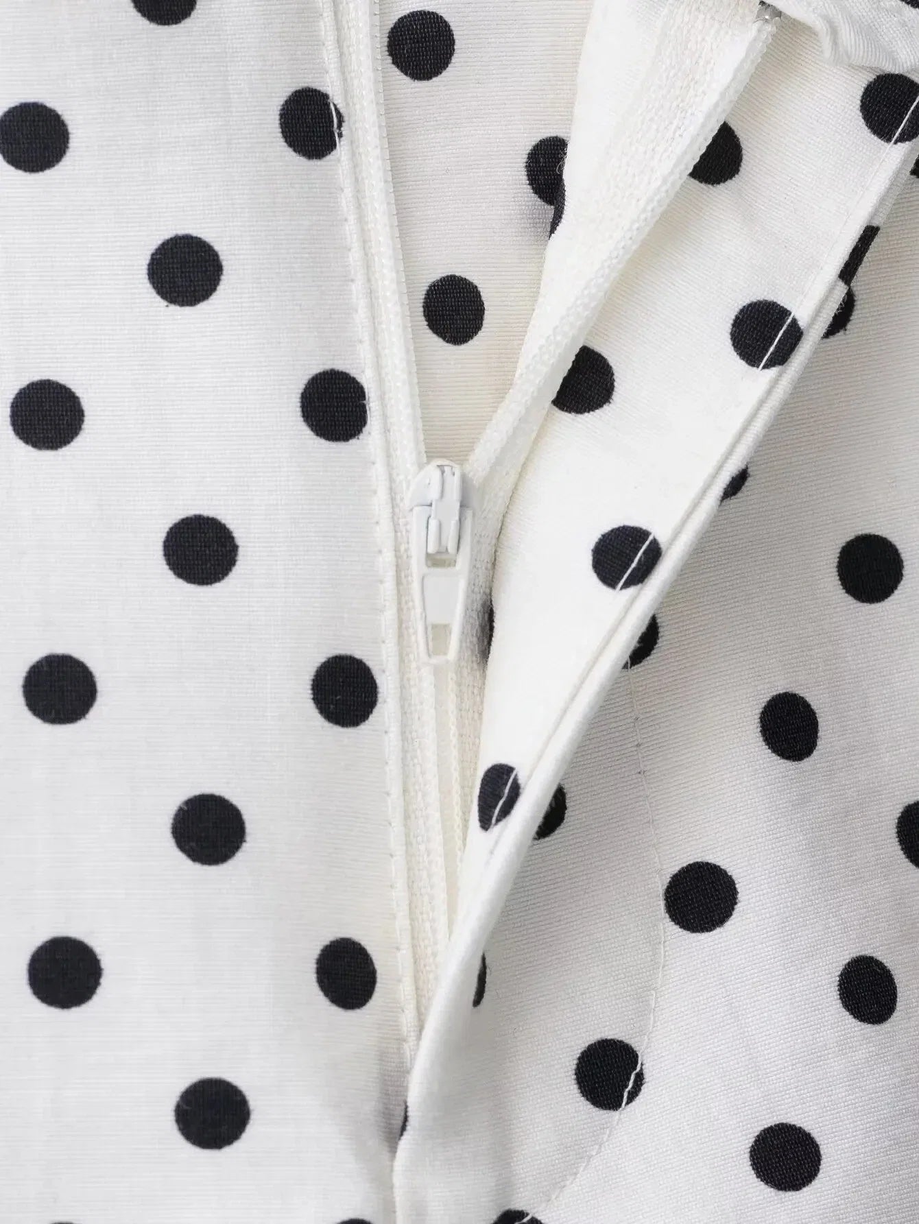 HH Fashion Women's Polka Dot Print Short Coats Autumn Long Sleeves Turtleneck Zipper With Pockets Drawstring Casual Jacket