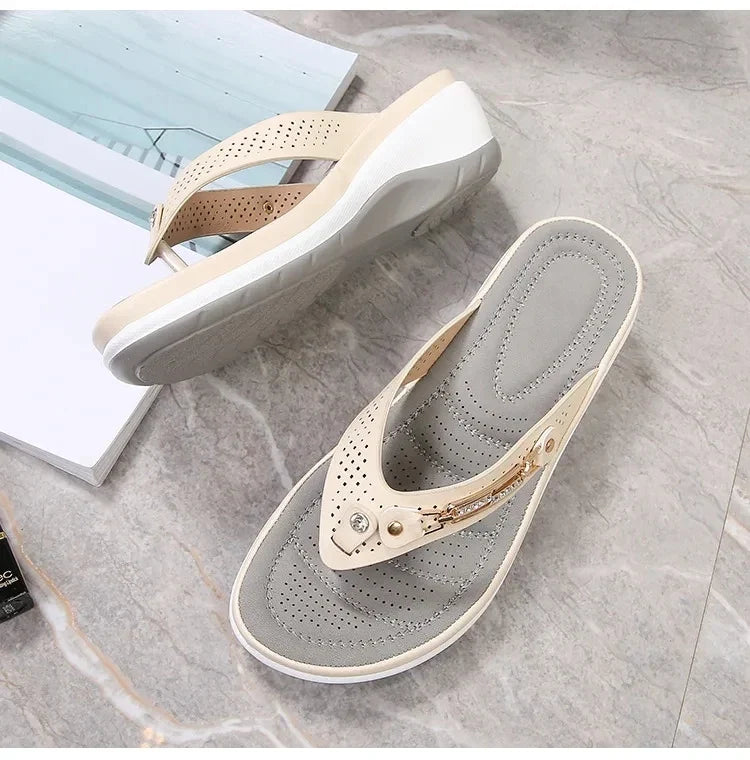 2023 Women's Slippers Summer New Fashion Metal Button Slides Shoes Wedge Beach Sandals Women Outside Platform Leisure Flip Flops
