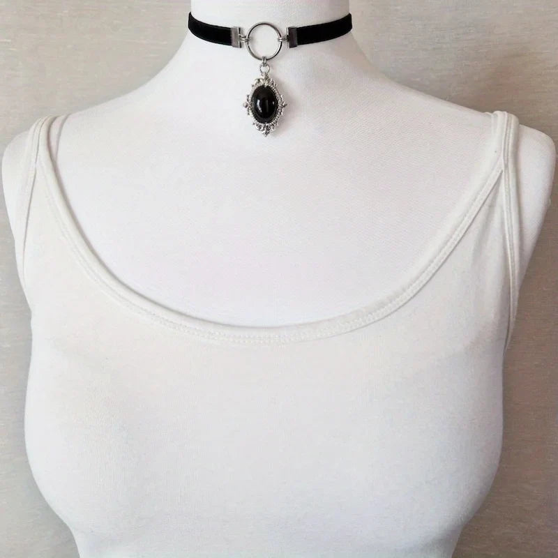 Gothic Vampire Cameo Pendant Choker Velvet Necklace for Women Fashion Pagan Witchcraft Jewelry Female Gifts Creative Punk Choker