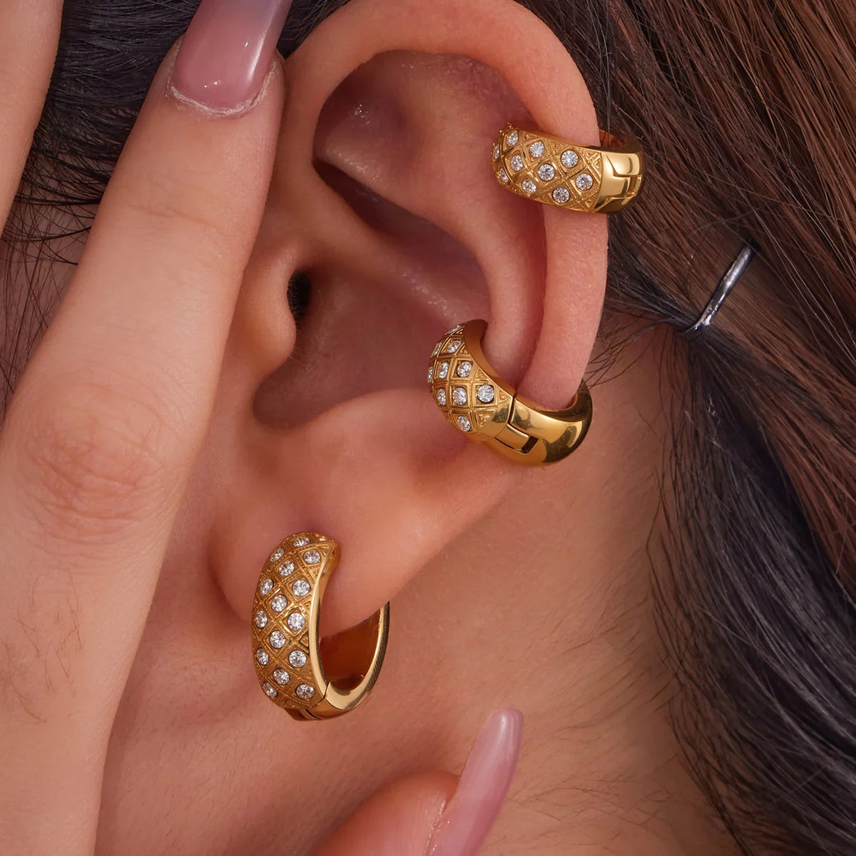 Liora Stainless Steel Zircon Women Hoop Earrings Metal Texture PVD Gold Plated Hypoallergenic Wedding Banquet Earrings Jewelry