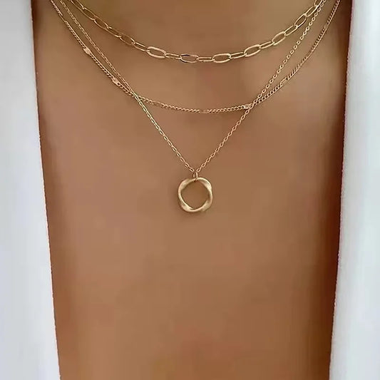 Fashionable cross-border new jewelry design round circle pendant necklace, exaggerated multi-layer versatile necklace.