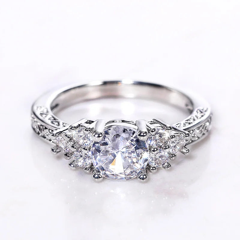Huitan Trendy Women Wedding Rings with Brilliant Cubic Zirconia Crystal Temperament Female Accessories for Party Fashion Jewelry