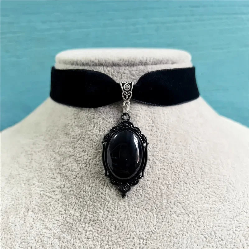 Gothic Vampire Cameo Pendant Choker Velvet Necklace for Women Fashion Pagan Witchcraft Jewelry Female Gifts Creative Punk Choker