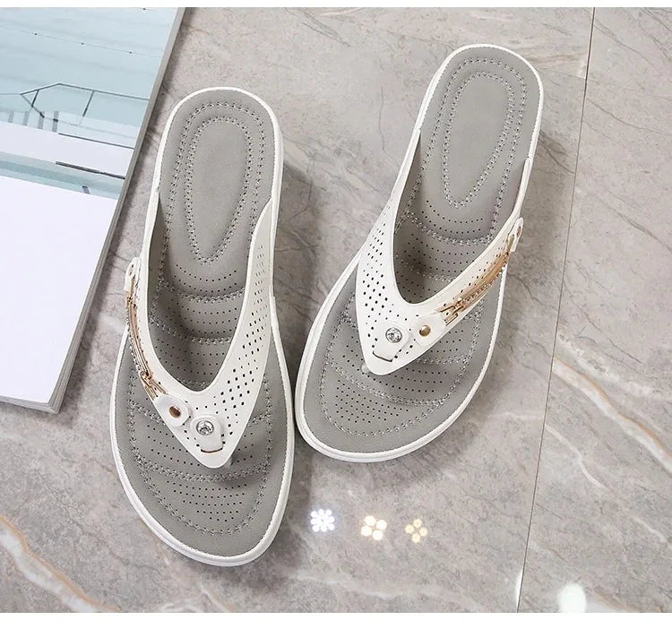 2023 Women's Slippers Summer New Fashion Metal Button Slides Shoes Wedge Beach Sandals Women Outside Platform Leisure Flip Flops