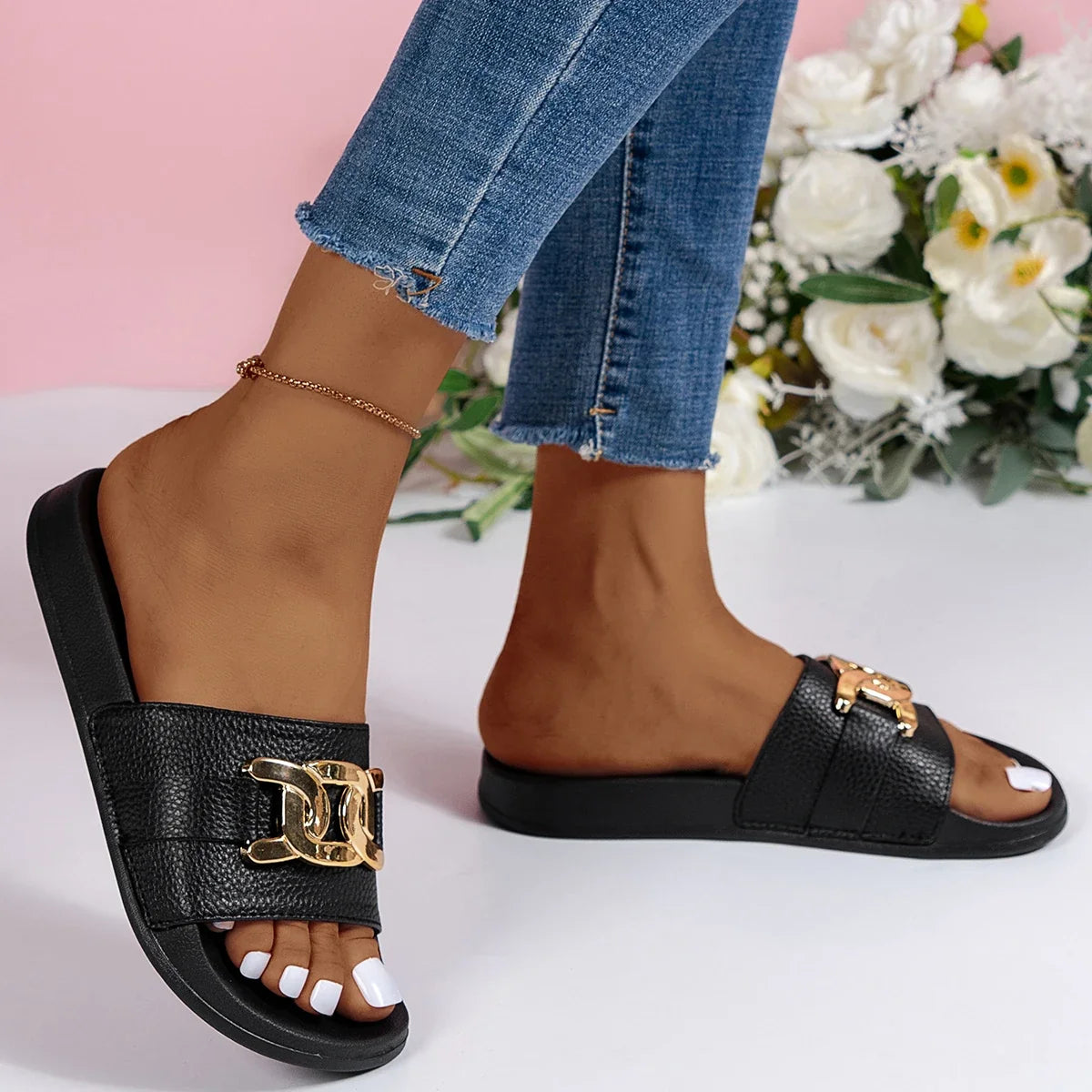 Women Summer Fashion Golden Buckle Anti-Slip, Lightweight, Comfortable, Breathable Round-Toed Indoor and Outdoor Slippers