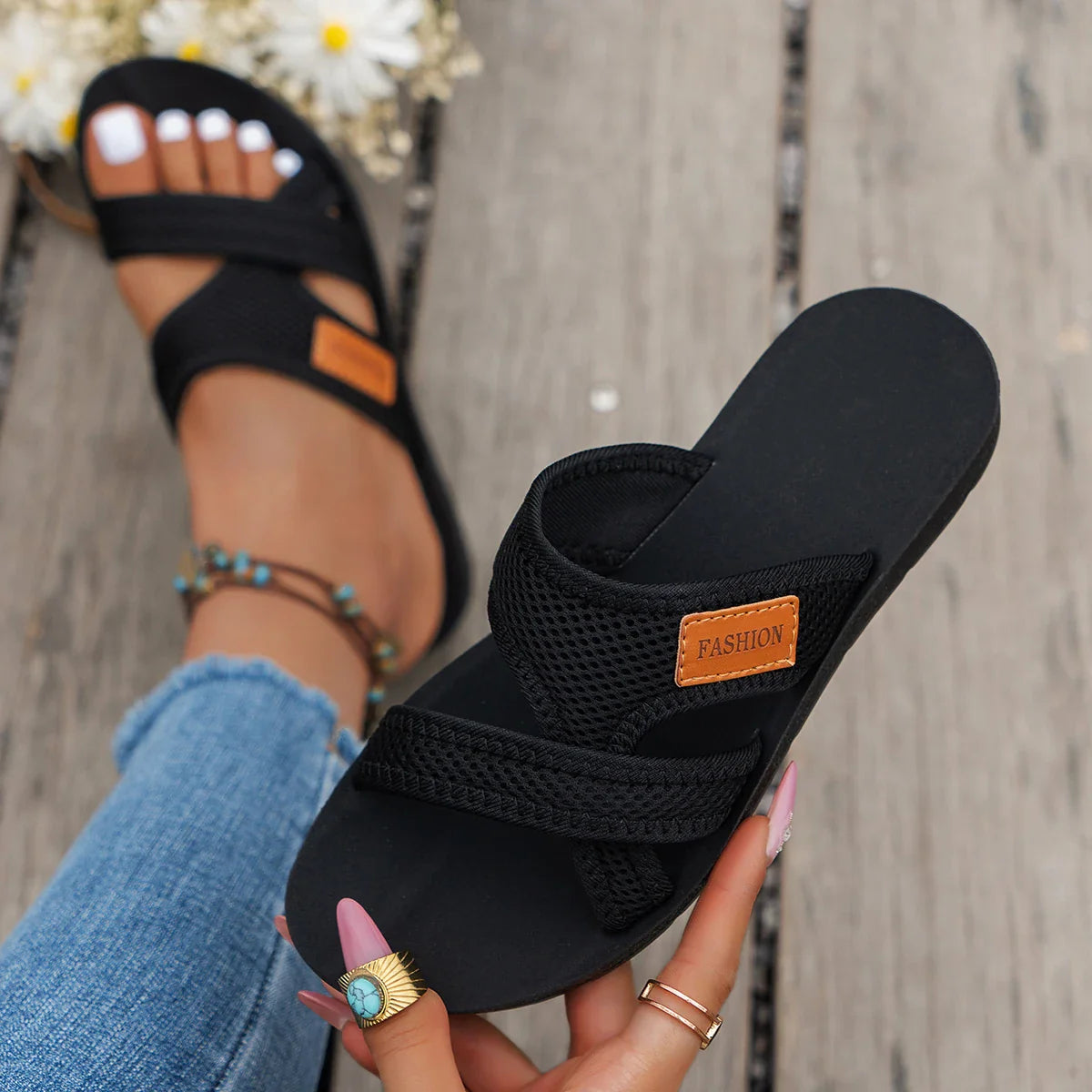 Fashionable and Versatile Sports-Style Women's Sandals, Mesh Breathable, Comfortable and Skin-Friendly, Suitable for Both Indoor and Outdoor Wear, Flat Sandals