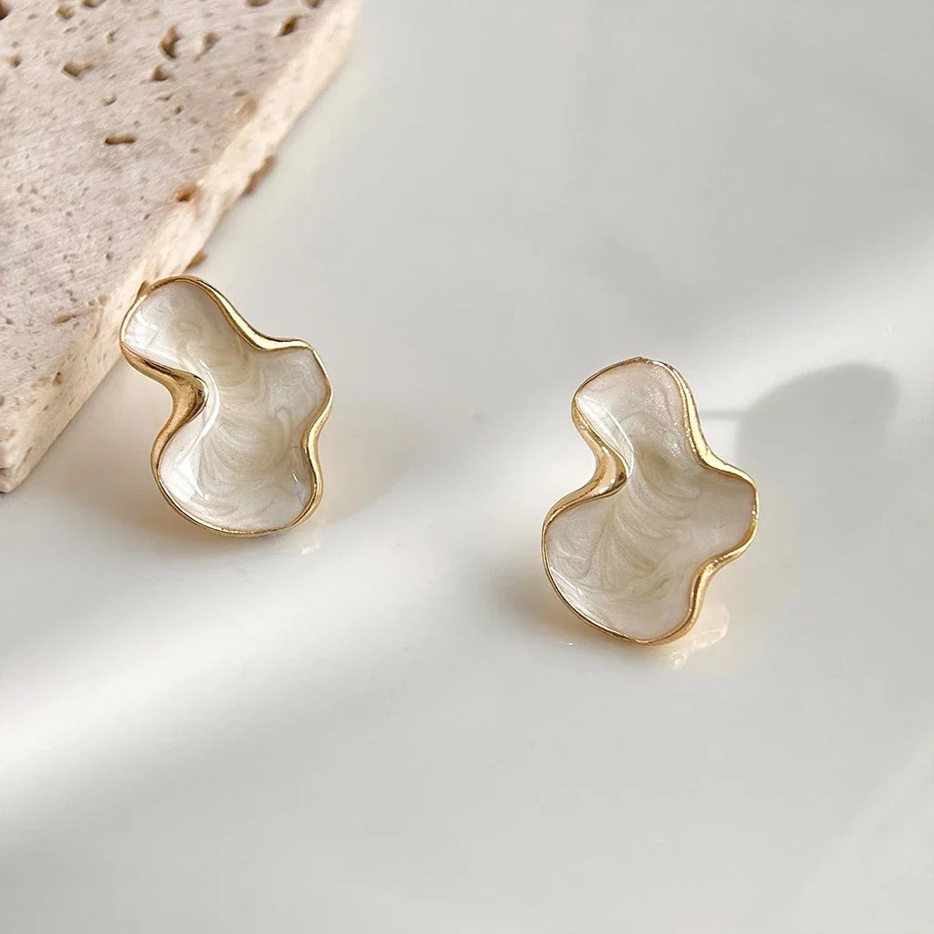 Artistic Abstract White Black Pink Color Cloud Irregular Stud Earring for Women Temperament Ear Jewelry Simple Party Gift