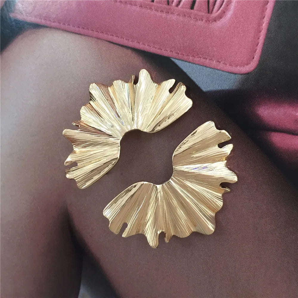 New Trendy Gold Color Leaf Flower Fan-Shaped Metal Stud Earrings Personalized Fashionable Luxury Cool Earrings