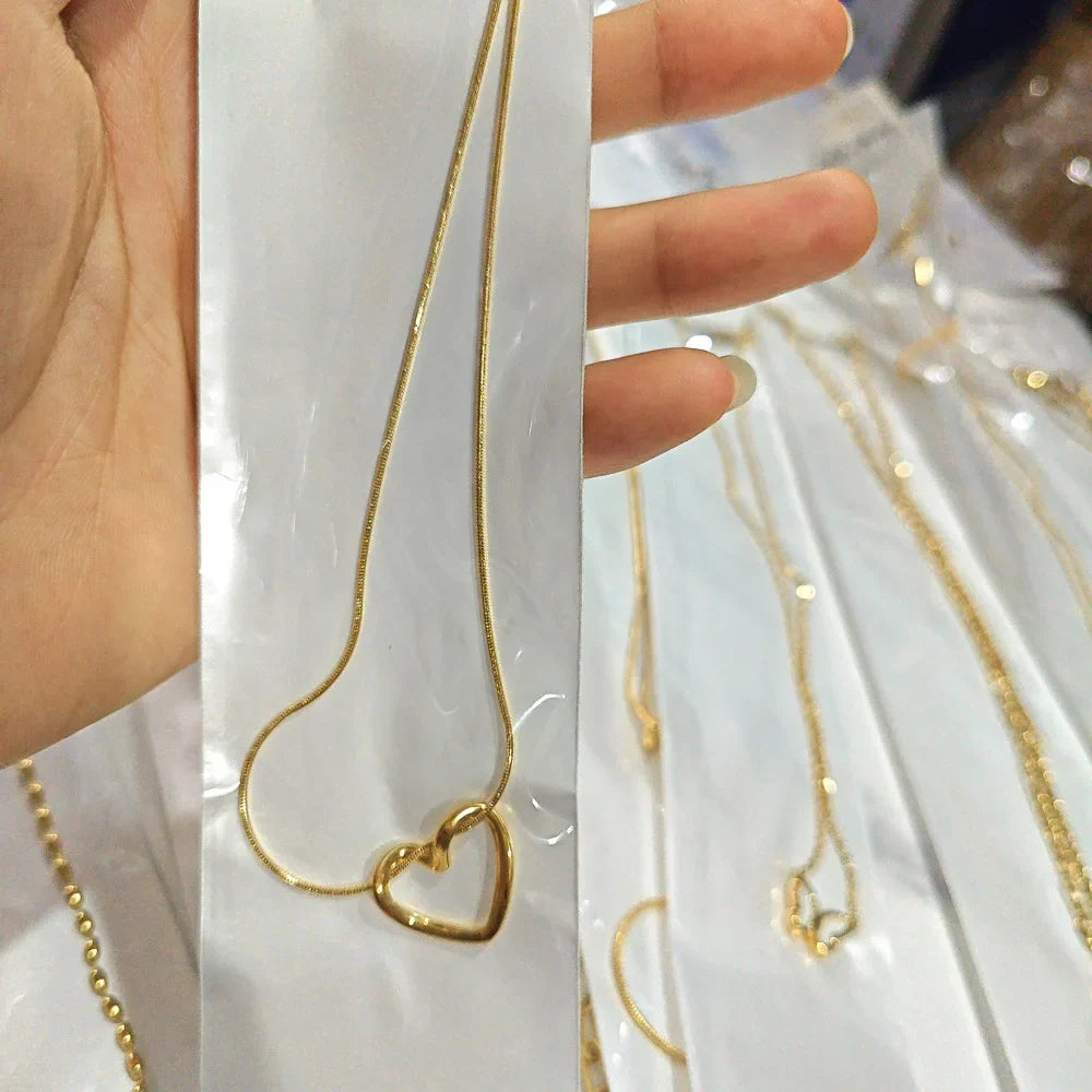 L40 titanium steel hollow heart necklace for women with a light luxury design, heart pendant, temperament, collarbone chain