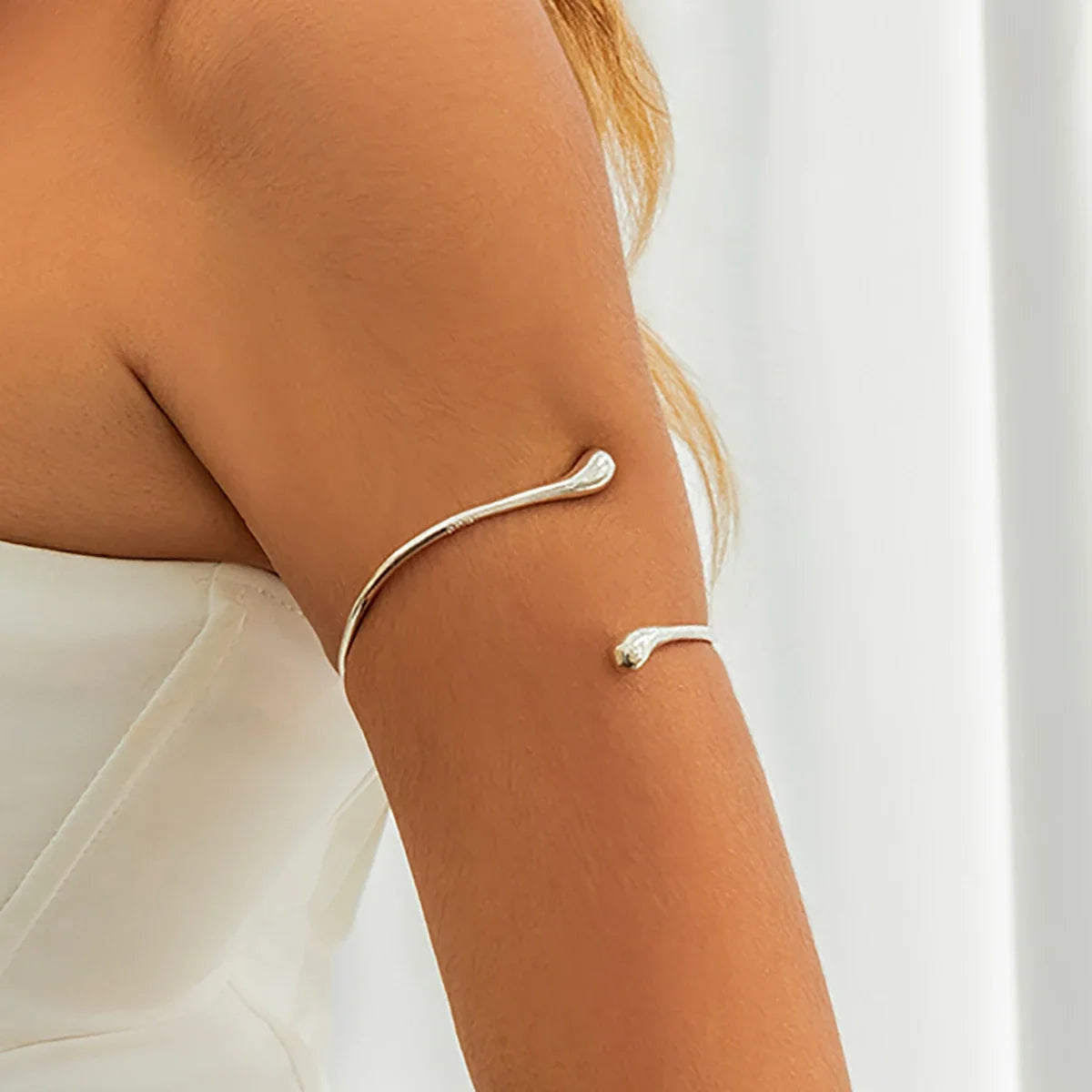 Salircon Simple Metal Water Drop Open Upper Arm Bracelet Bohemian Smooth Upper Arm Bracelet Women's Casual Party Jewelry Gift ﻿