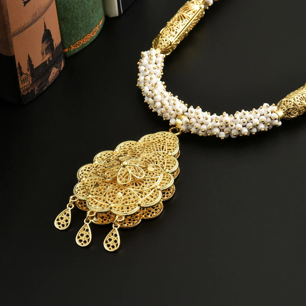 Ethnic Style Handmade Beaded Chain With Double-Layer Droplet-Shaped Pattern Edges As A Pendant For The Bride, A Classic Necklace