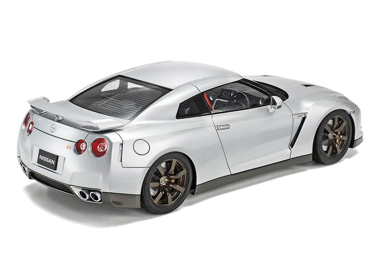 Model Kit Nissan GT-R (R35) 1/24 Scale Model by Tamiya