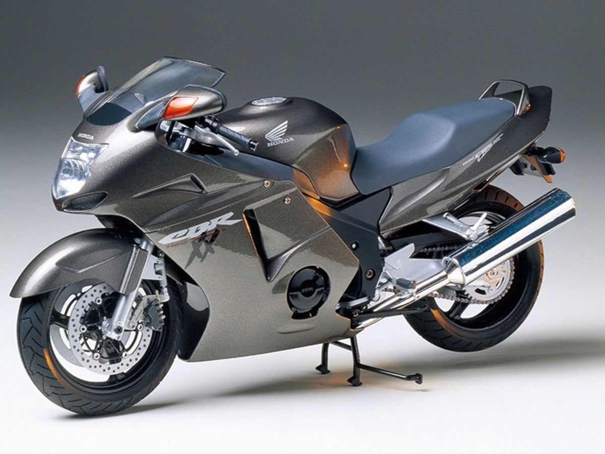 Model Kit Honda CBR 1100XX Motorcycle 1/12 Scale Model by Tamiya