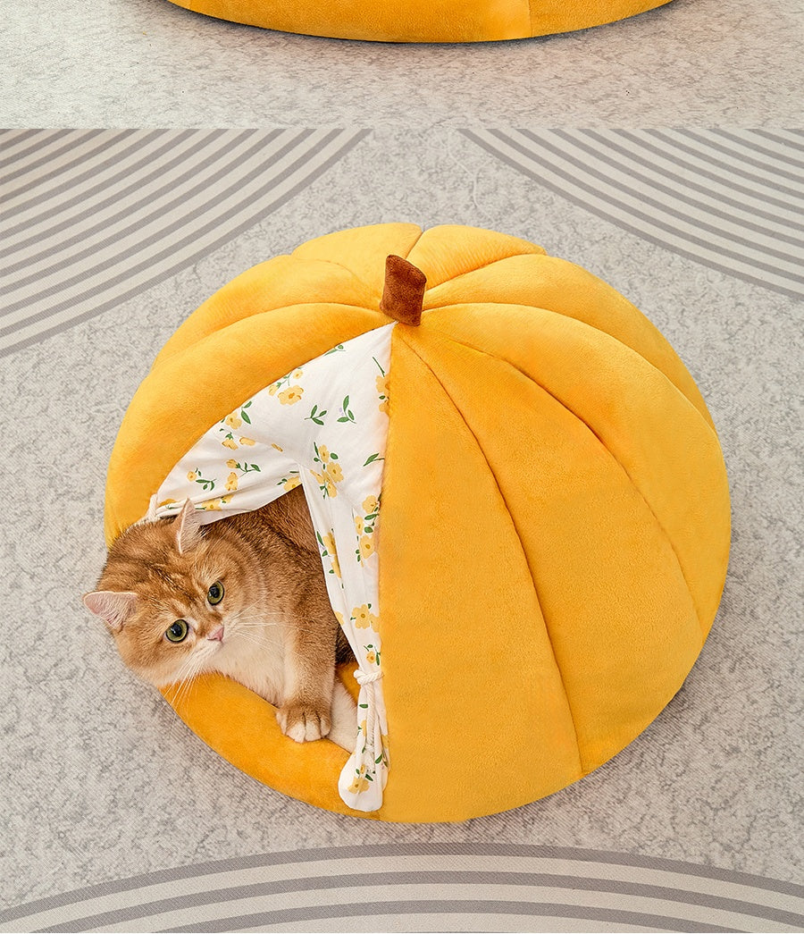 Pumpkin-shaped Cat Bed