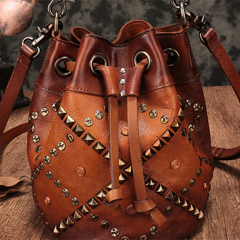 Vintage Rivet-Embellished Leather Bucket Bag - First Layer Cowhide Drawstring Purse in Mocha Plum (24x21x21cm)